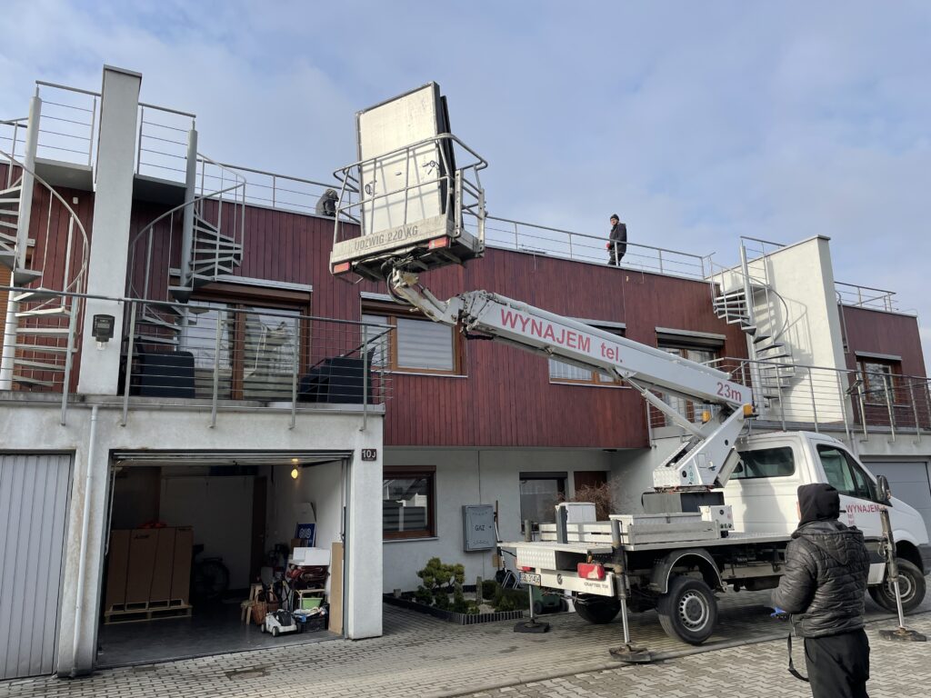 montaż paneli słonecznych