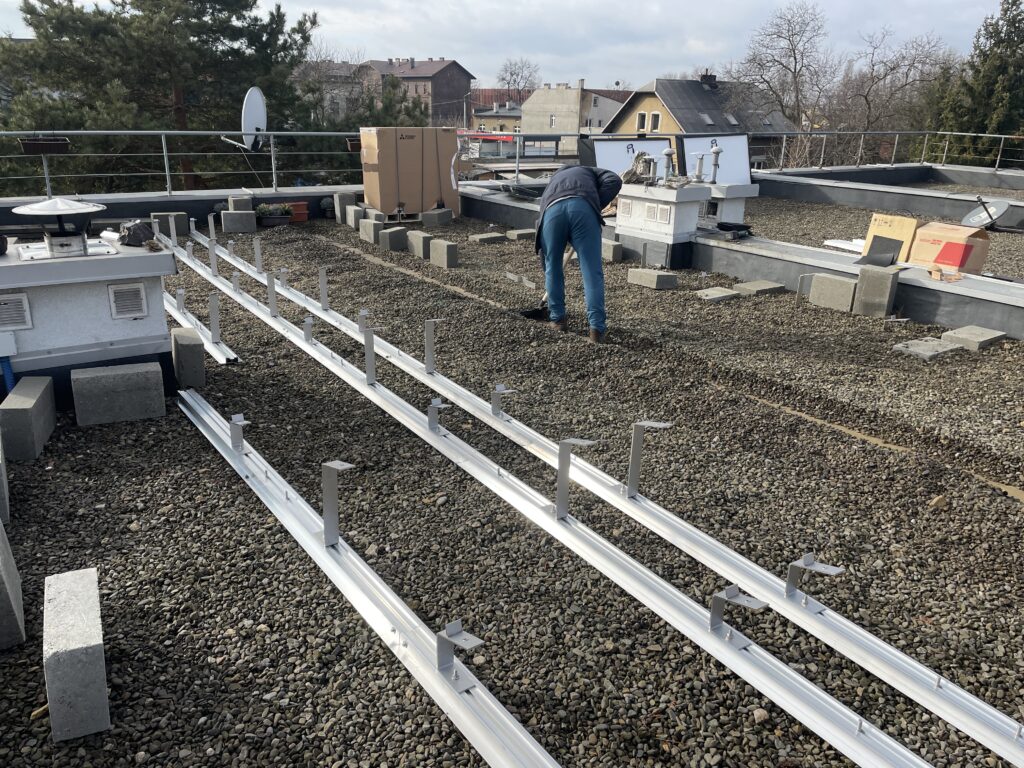 montaż paneli słonecznych